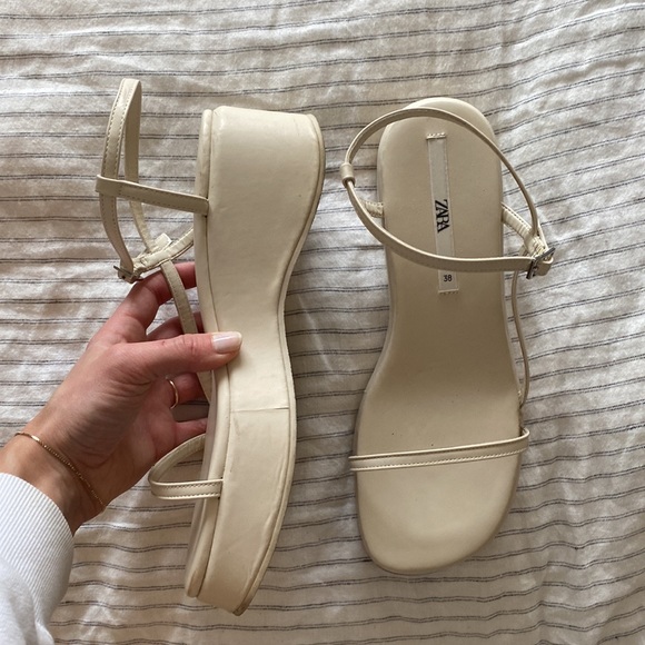 Platform sandals - Picture 2 of 4